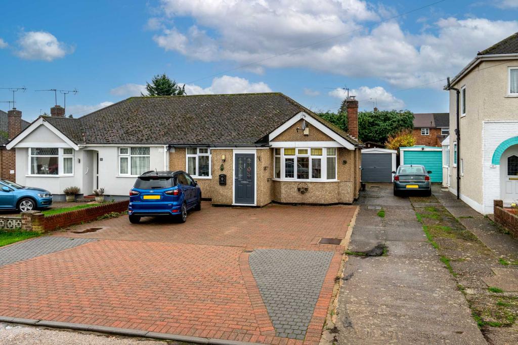 Adeyfield Gardens, Adeyfield 2 bed bungalow for sale £550,000