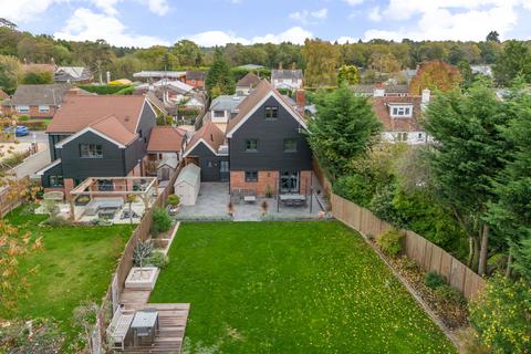 Brighstone Back Lane, Bucks Horn Oak, Farnham, GU10 4LW