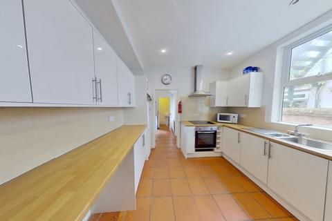 5 bedroom semi-detached house to rent, 26 Berridge Road, Forest Fields, Nottingham, NG7 6LZ