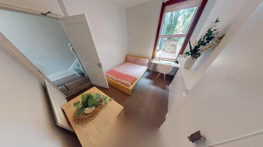 House in Nottingham, Forest Fields, Nottinghamshire - View 5