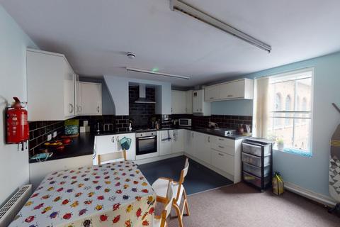 5 bedroom flat to rent, 151 Wollaton Street, Nottingham