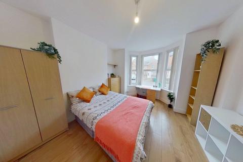 6 bedroom semi-detached house to rent, 8 Midland Avenue, Lenton, Nottingham, NG7 2FD
