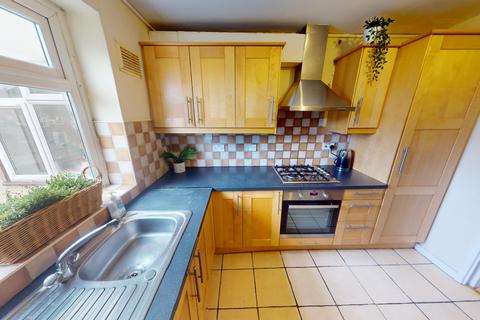 5 bedroom flat to rent, Flat B, 16A Colville Street