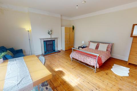 4 bedroom ground floor flat to rent, Flat 3 The Forest