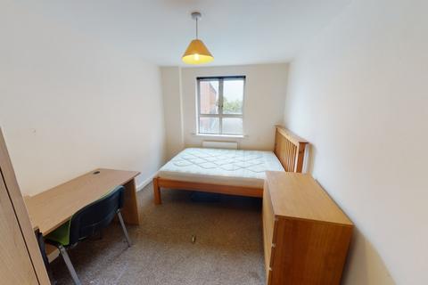 2 bedroom ground floor flat to rent, Flat 6 Royal Victoria Court
