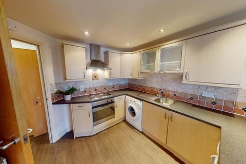 2 bedroom ground floor flat to rent, Flat 6 Royal Victoria Court