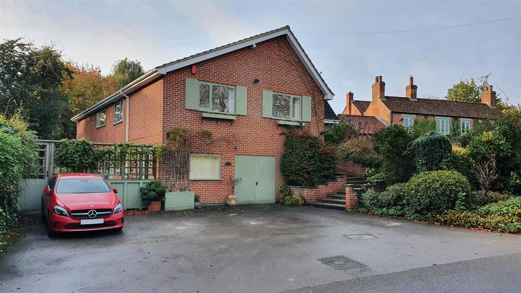 The Banks, Bingham 5 bed detached house £825,000