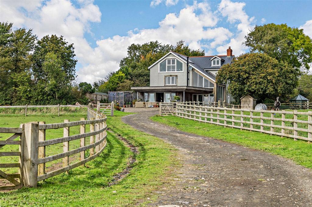 Lower Freystrop, Haverfordwest, Pembrokeshire, SA62 5 bed equestrian