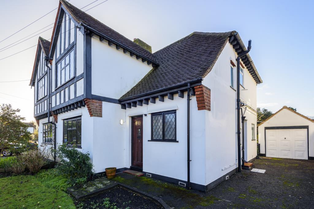 Egham, Surrey, TW20 3 bed semidetached house for sale £750,000