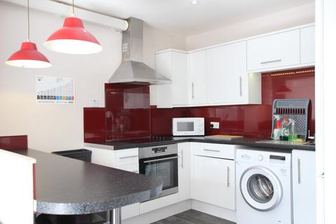 5 bedroom semi-detached house to rent, Available SEPT 2025 -  Rooms - Hampton Close