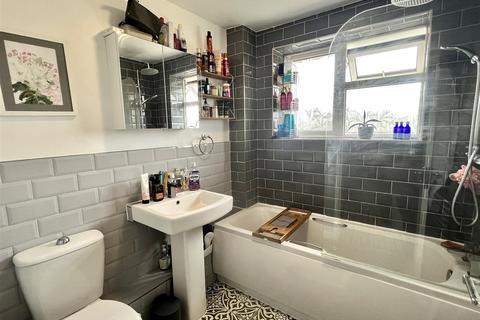 3 Chestnut Drive, Holme On Spalding Moor, York, YO43 4HW