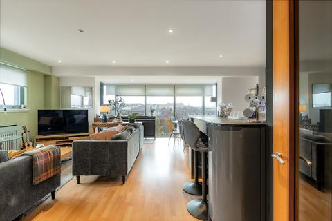 9/3, 1 Meadowside Quay Square, Glasgow, G11 6BS