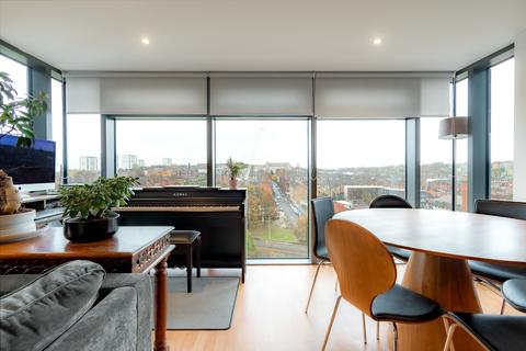 9/3, 1 Meadowside Quay Square, Glasgow, G11 6BS