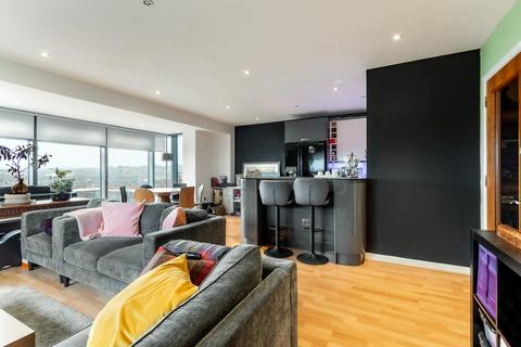 9/3, 1 Meadowside Quay Square, Glasgow, G11 6BS