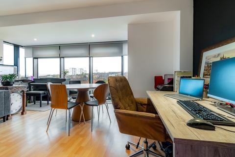 9/3, 1 Meadowside Quay Square, Glasgow, G11 6BS