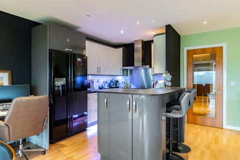 9/3, 1 Meadowside Quay Square, Glasgow, G11 6BS