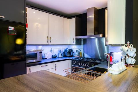 9/3, 1 Meadowside Quay Square, Glasgow, G11 6BS