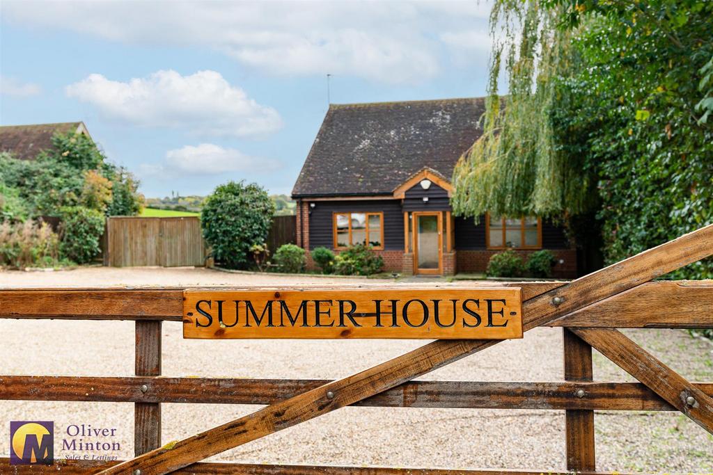 Hamlet Hill, Roydon 3 bed chalet for sale £1,250,000