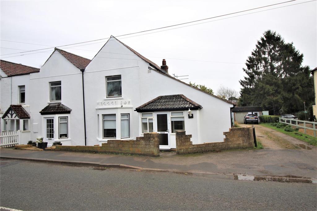 Melksham Road, Patterdown, Chippenham 1 bed flat £750 pcm (£173 pw)