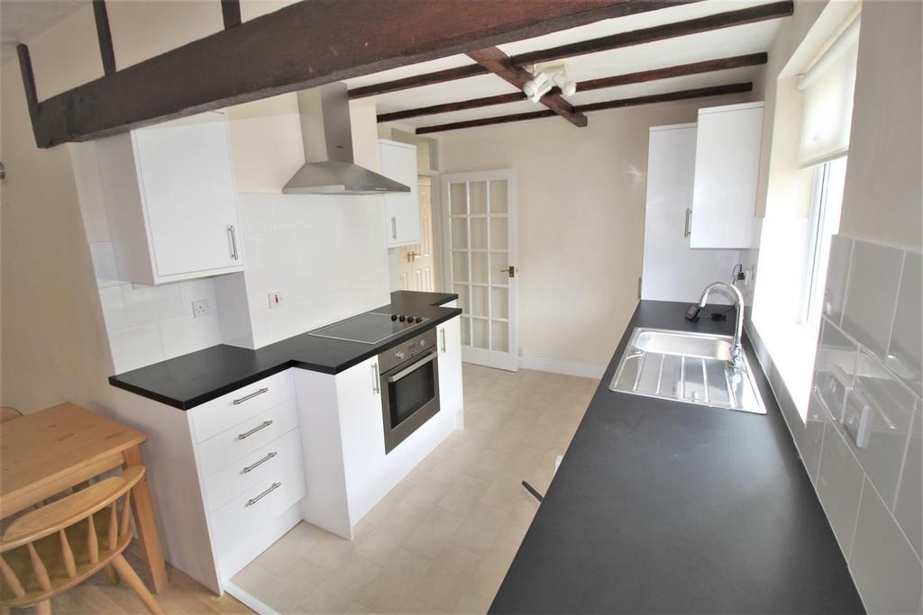 Melksham Road, Patterdown, Chippenham 1 bed flat £750 pcm (£173 pw)