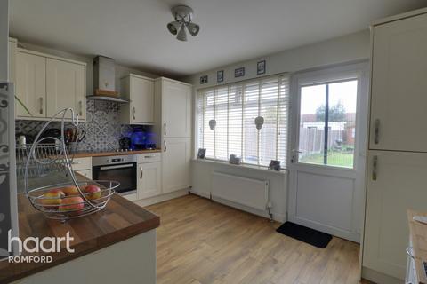 26 Recreation Avenue, Romford, RM7 9ET
