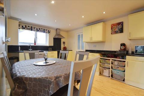 14 The Beeches, Kirkmuirhill, Lanark, ML11 9YR