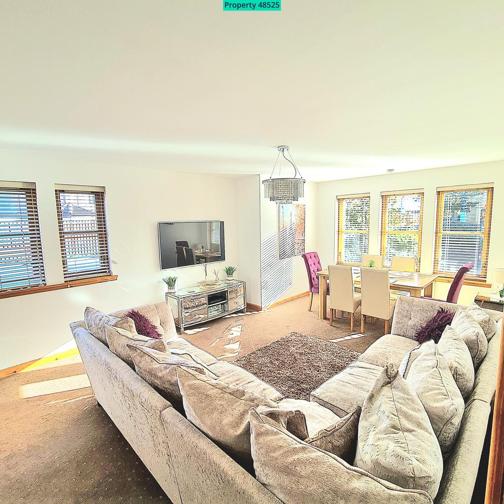 Lounge/Dining