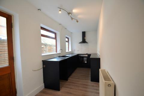 2 bedroom terraced house to rent, Vincent Road, Worcester