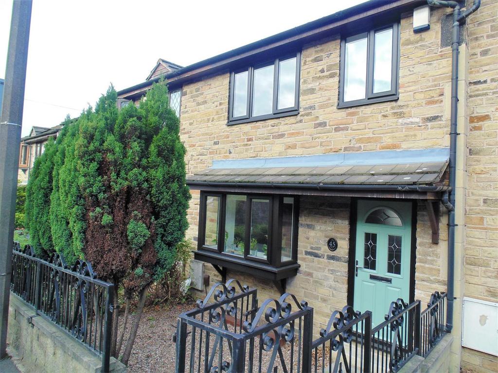 The Combs, Thornhill, Dewsbury, WF12 0LQ 3 bed townhouse £785 pcm (£