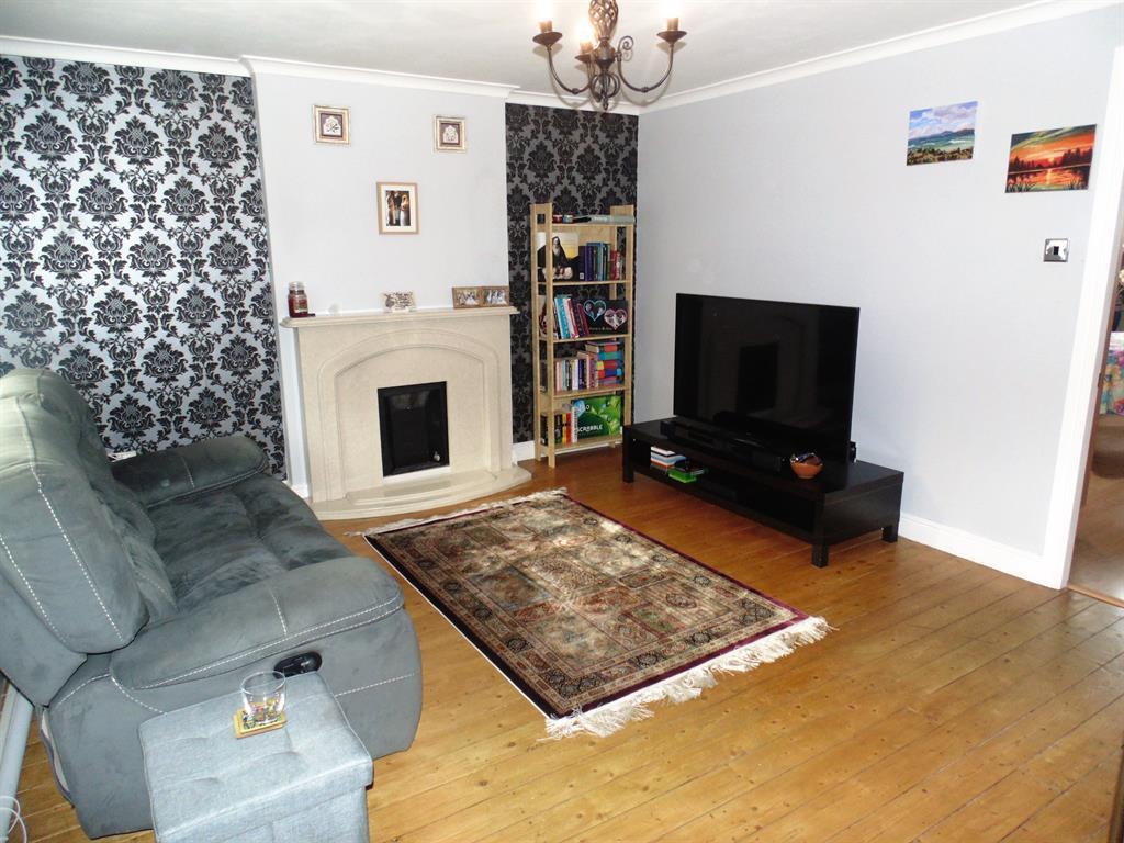 The Combs, Thornhill, Dewsbury, WF12 0LQ 3 bed townhouse £785 pcm (£