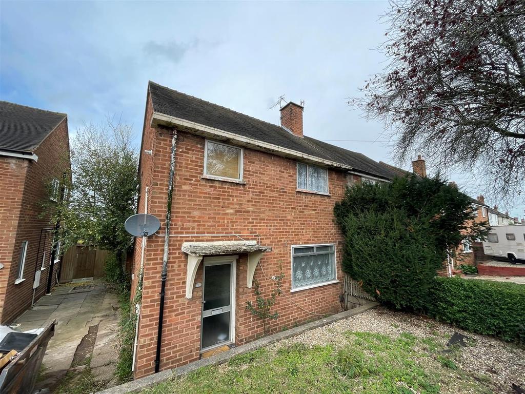 Murcroft Road, Stourbridge, DY9 9HU 3 bed semidetached house £180,000