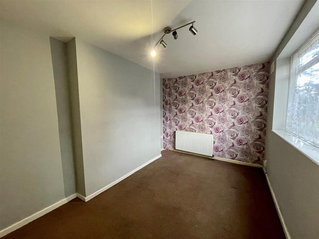 Murcroft Road, Stourbridge, DY9 9HU 3 bed semidetached house £180,000
