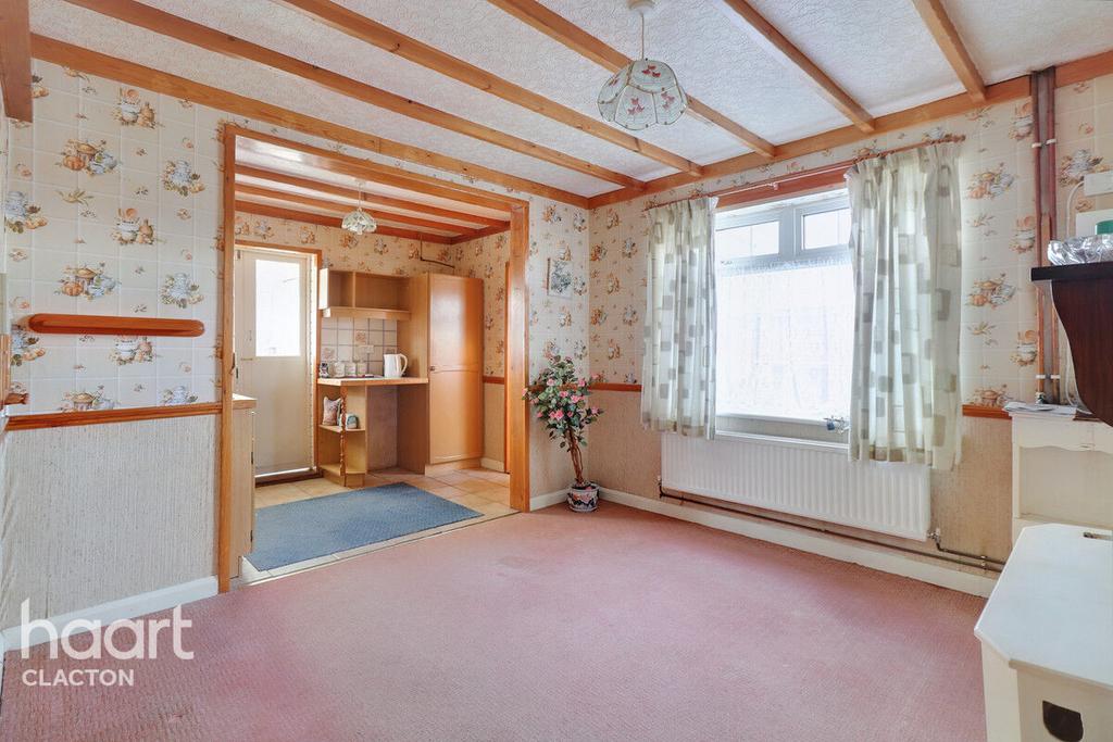 Gorse Lane, ClactonOnSea 2 bed detached bungalow for sale £270,000
