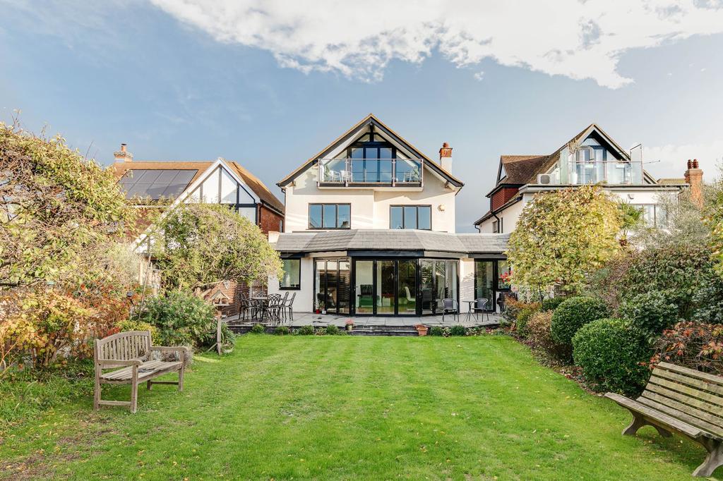 Chalkwell Avenue, WestcliffOnSea, SS0 6 bed detached house £1,475,000