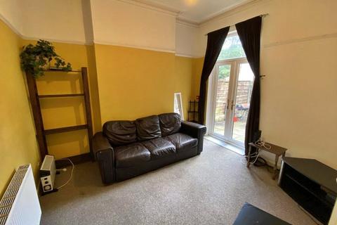 5 bedroom semi-detached house to rent, Windsor Road, Levenshulme, Manchester, Greater Manchester, M19