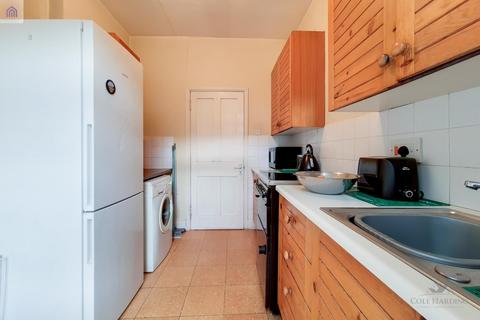 26 Hewitt Avenue, London, N22 6QD