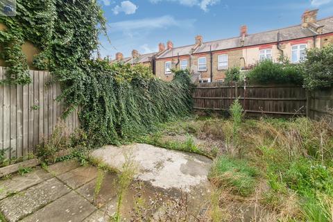 26 Hewitt Avenue, London, N22 6QD