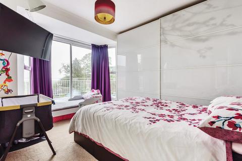 1 Kinlet Road, London, SE18 3BZ