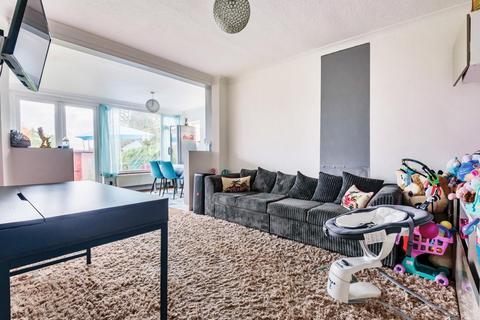 1 Kinlet Road, London, SE18 3BZ