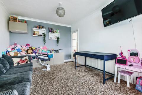 1 Kinlet Road, London, SE18 3BZ