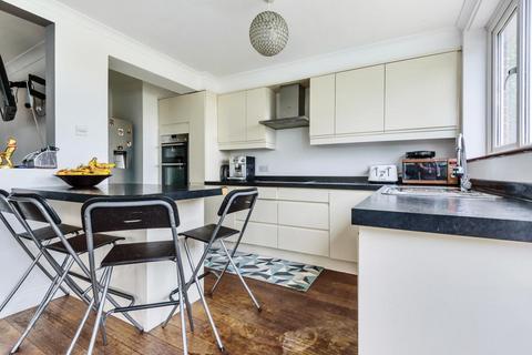 1 Kinlet Road, London, SE18 3BZ