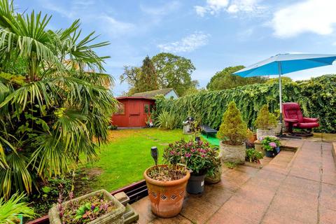 1 Kinlet Road, London, SE18 3BZ