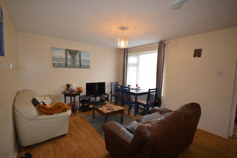 4 bedroom terraced house to rent, Croft Mead, Chichester, PO19