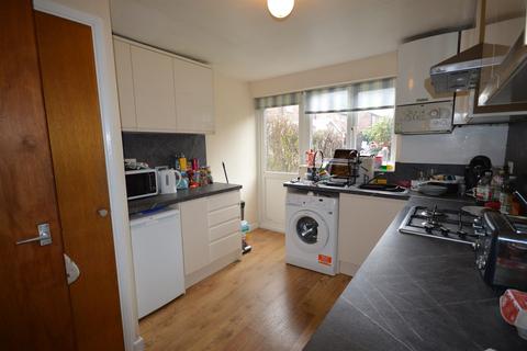 4 bedroom terraced house to rent, Croft Mead, Chichester, PO19