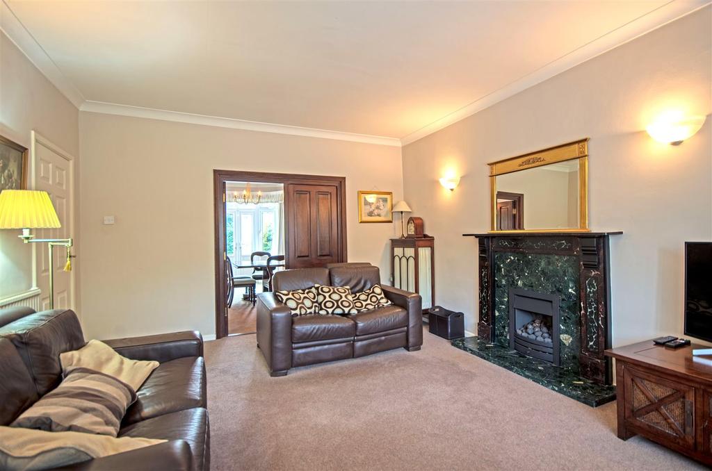 Jervis Crescent, Four Oaks, Sutton Coldfield 3 bed detached house £