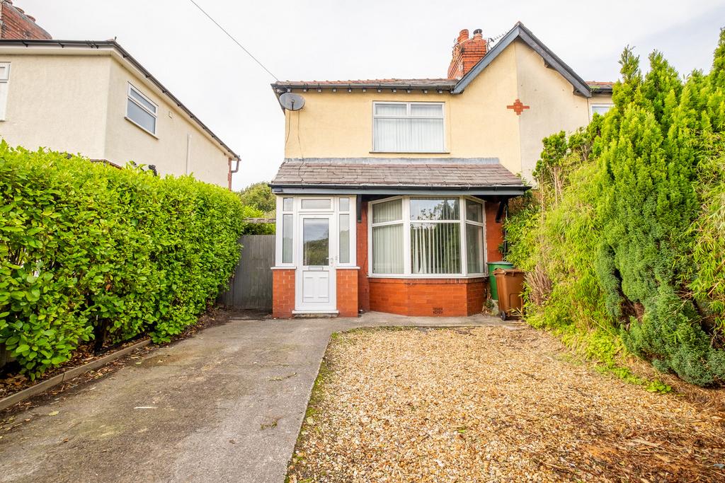 Preston Road, Lytham St. Annes, FY8 2 bed semidetached house £176,000