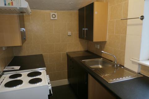 2 bedroom end of terrace house to rent, Princes Road, Buxton SK17