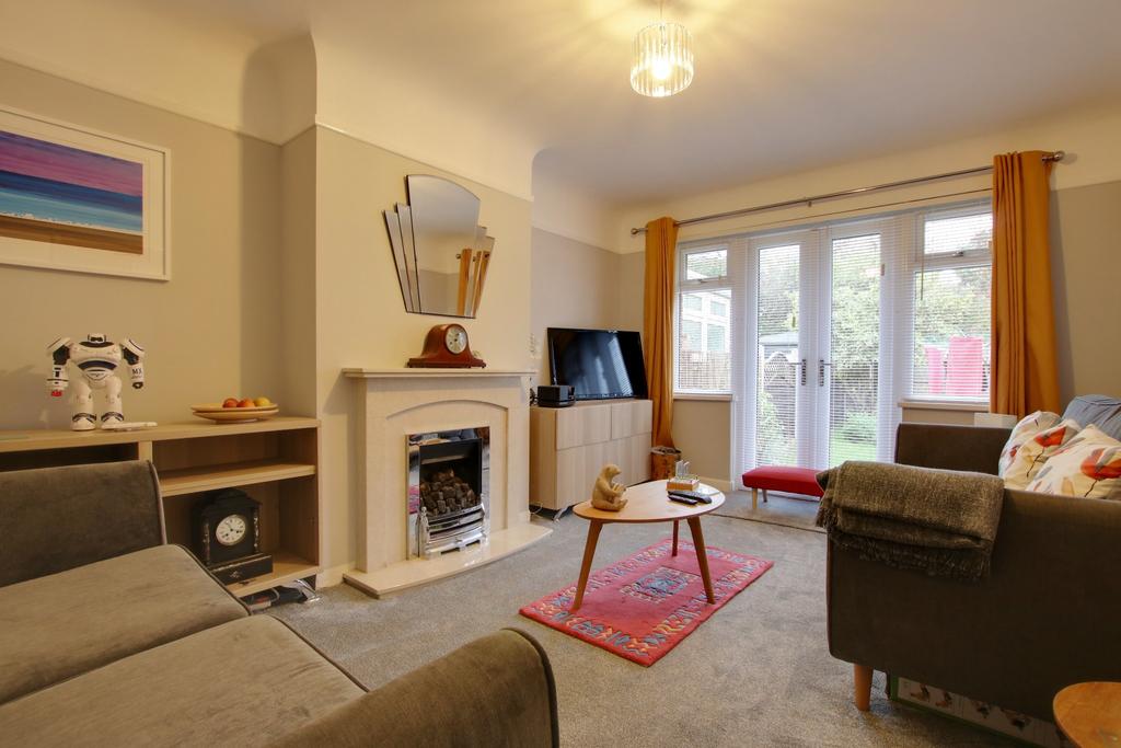 NICHOLAS CRESCENT, FAREHAM 2 bed semidetached bungalow for sale £359,950