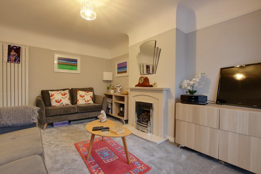 NICHOLAS CRESCENT, FAREHAM 2 bed semidetached bungalow for sale £359,950