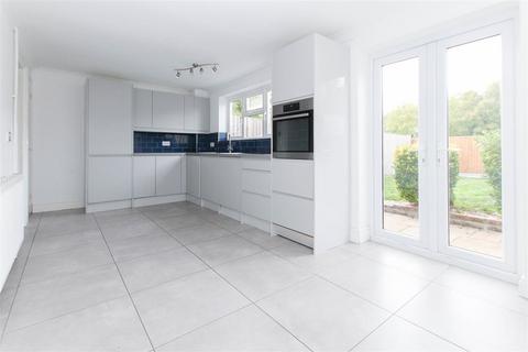 1 Fox Hatch, Kelvedon Hatch, Brentwood, CM15 0AR